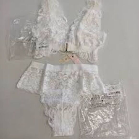 We are HAH Got Ur Back Lace Bralette - Blanc - Picture 7 of 8
